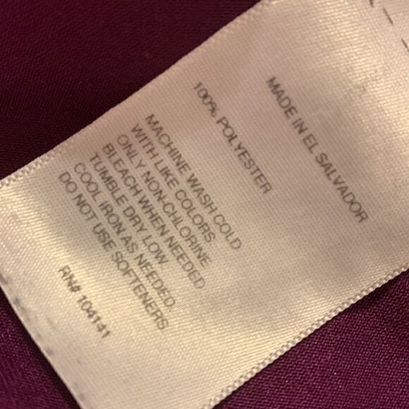 REEBOK, v neck, t shirt, XS, great condition,  super cute - Picture 6 of 7